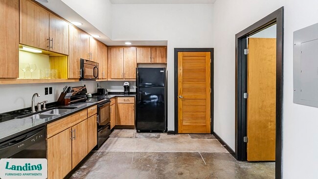 Photo - 700 Everett St Unit 2006.1404940