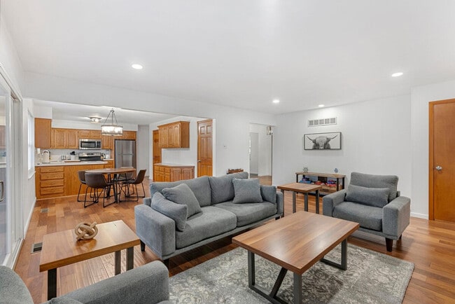 Building Photo - 1010 Providence Rd Unit SI ID1472908P