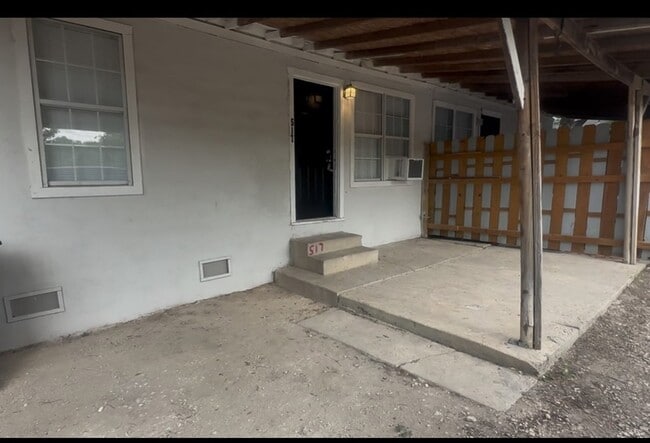 Building Photo - 515 Margil St Unit 517