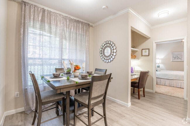 2BR, 2BA - 1065SF - Dining Room - Estancia San Miguel