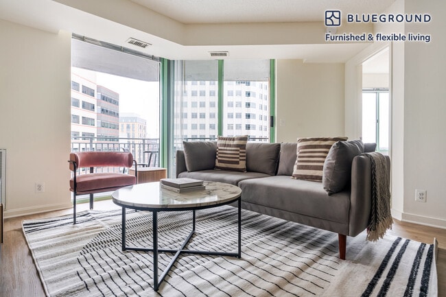 Building Photo - 4650 Washington Blvd Unit FL9-ID1004