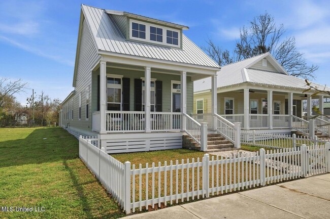 Photo - 254 Caillavet St