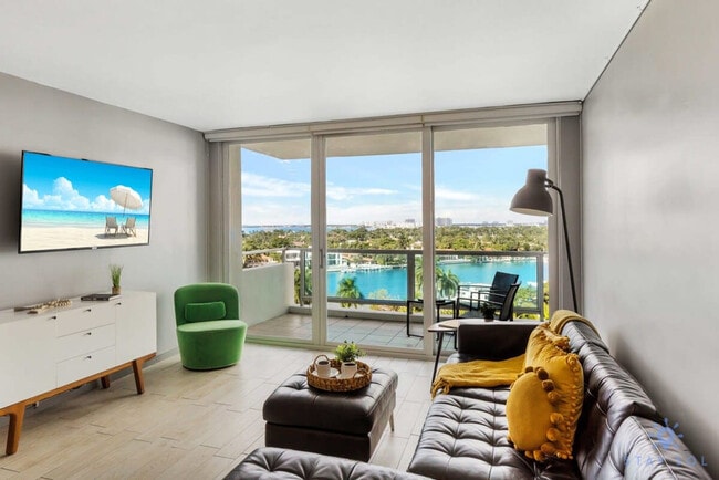 Building Photo - 5151 Collins Ave Unit ID1227341P