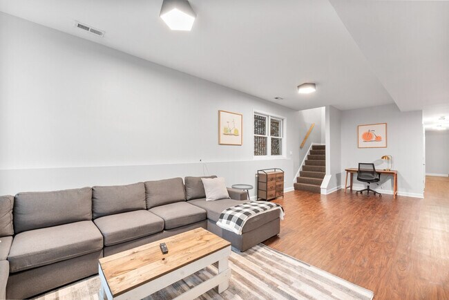 Photo - 1044 N California Ave Unit ID1032509P