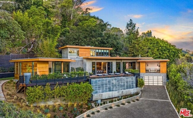 Building Photo - 727 N Beverly Glen Blvd