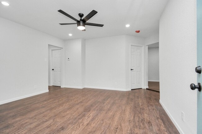 Photo - 262 De Boll St