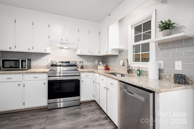 Building Photo - 1422 Delane Ave