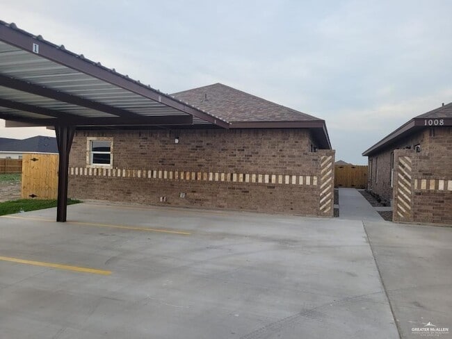 Building Photo - 1008 W Kohala Ave Unit 4