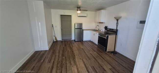 Photo - 404 N Ridgewood Dr