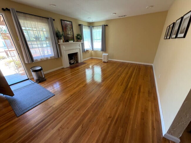 Photo - 2069 Horne St Unit ID1364157P