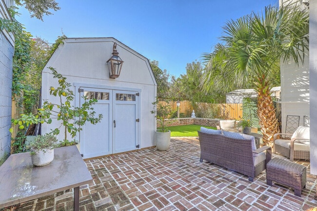 Photo - 38 Bogard St Unit ID1332017P