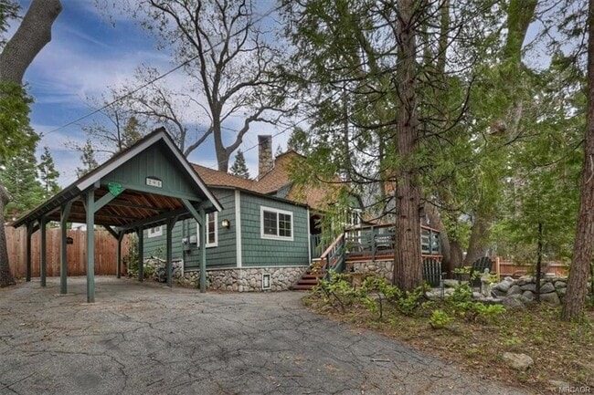 Building Photo - 295 Sunset Dr