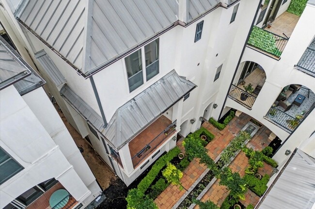 Photo - 634 Nagle St