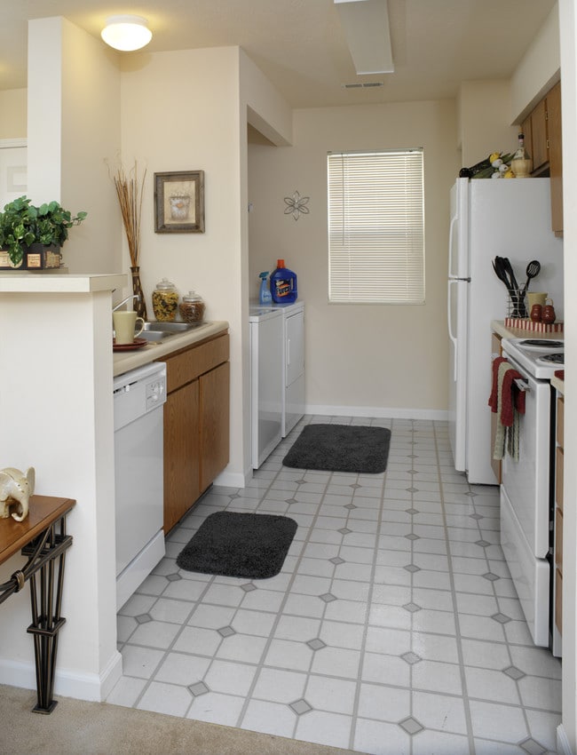 kitchen - Arbors at Riverbend Apartments