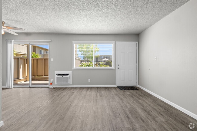 1BR, 1BA - 650SF - Sahara - Living Room - Sahara Apartments