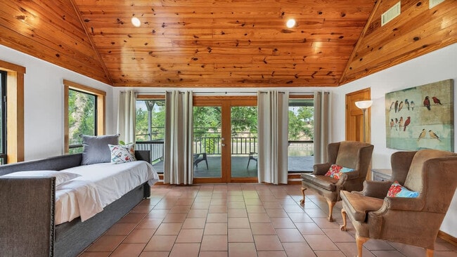 Photo - 302 Shangrila Ln Unit ID1351226P