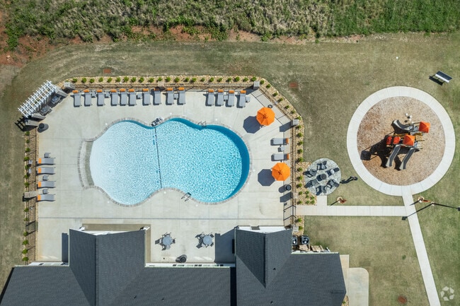 Swimming Pool and Common Area - Universal at Boiling Springs