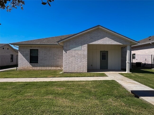 Photo - 3050 Viking St