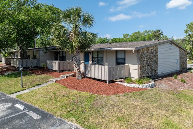 Sugartree Apartments - The Cottages @ Sugartree