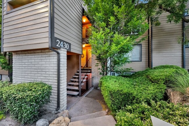 Photo - 2430 S Elizabeth St Unit 1