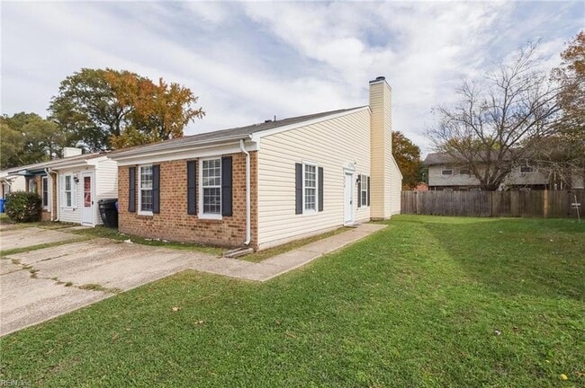 Building Photo - 578 Peregrine St