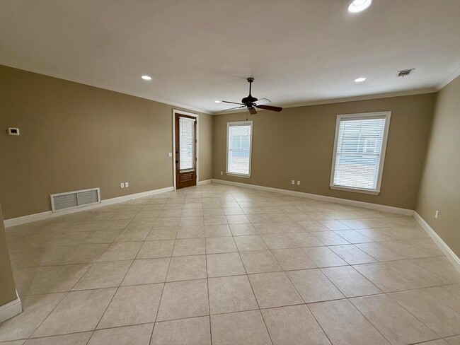 Photo - 70 Jakes Way