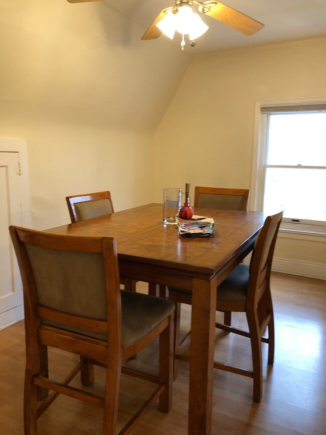 Dining area - 417 S Winebiddle St