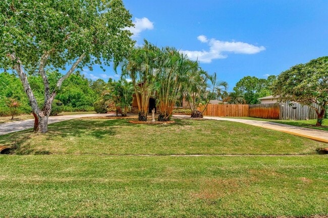 Photo - 691 NW Sharpe St