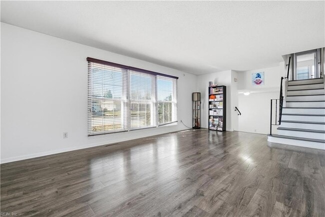 Photo - 912 Amherst Ln