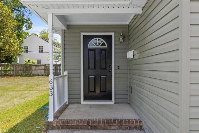 Photo - 633 W 29th St