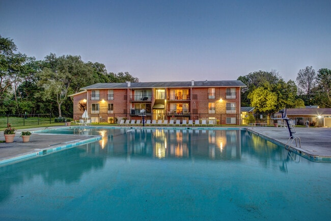 Building Photo - Hampton Manor Apartments & Townhomes