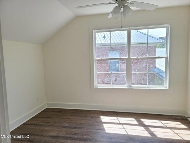 Photo - 317 Hamilton Ct