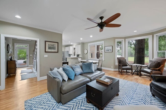 Building Photo - 110 Mayfair Ct Unit SI FL9-ID1594705P