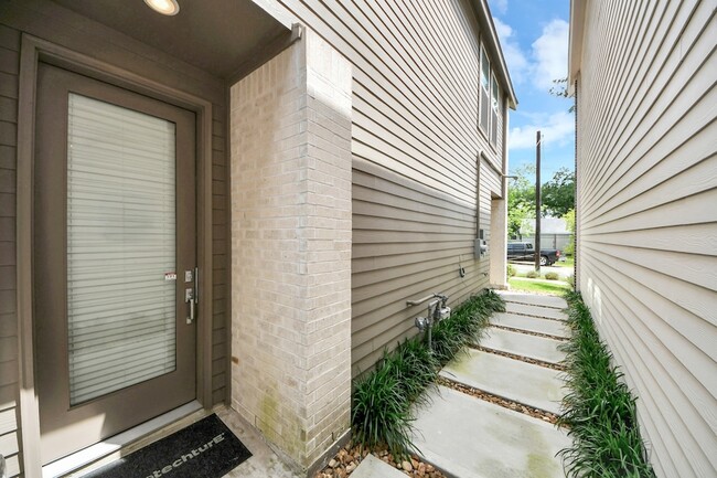 Photo - 1044 Homer St