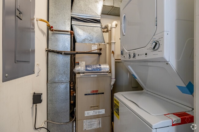 2BR, 1BA - 900SF - Laundry Room - 3139 Professional Dr