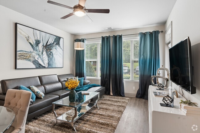 1BR,1BA - 800SF - Living Room - District Station