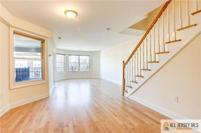 Photo - 112 N Broadway Unit B