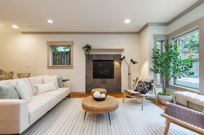 Building Photo - 316 19th Ave Unit ID1036059P