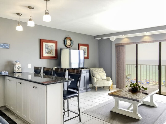 Building Photo - 8743 Thomas Dr Unit SI FL6-ID1355034P