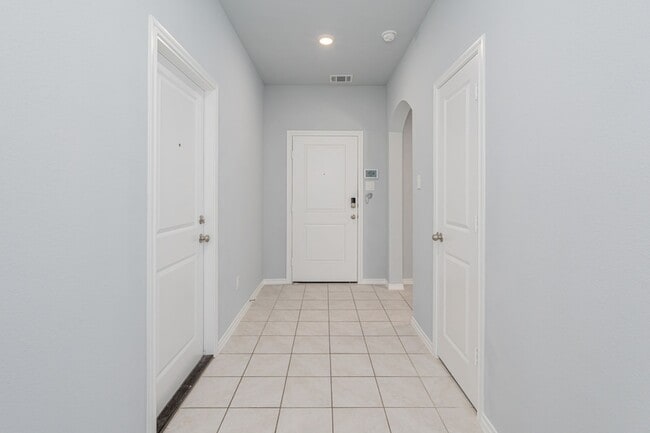 Photo - 811 Emerald Dr