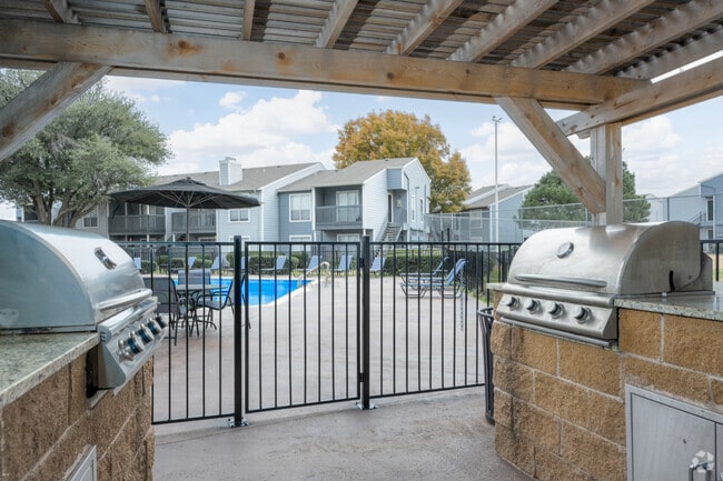 Grill Station - Indian Run Apartments