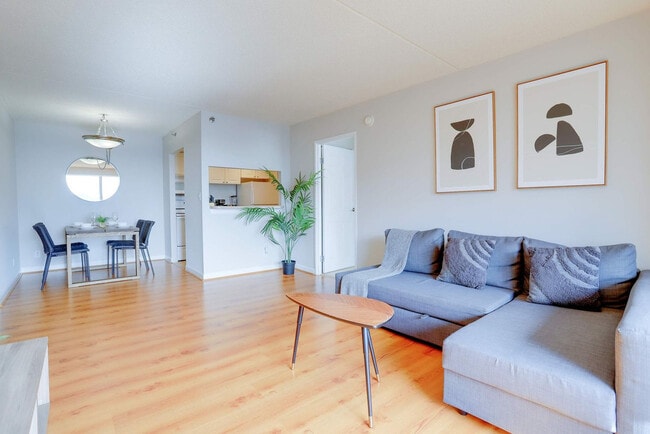 Building Photo - 401 12th St S Unit FL20-ID1048674P