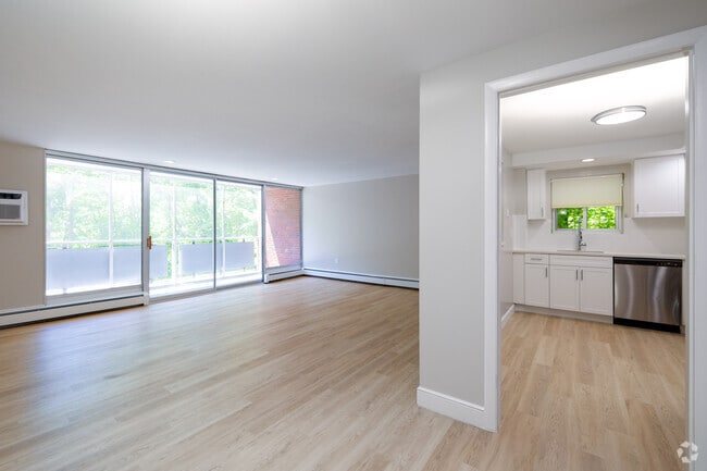2BR, 2BA - Stonehill Towers