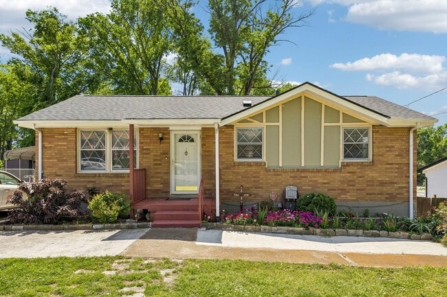 Building Photo - 261 Eisenhower Dr