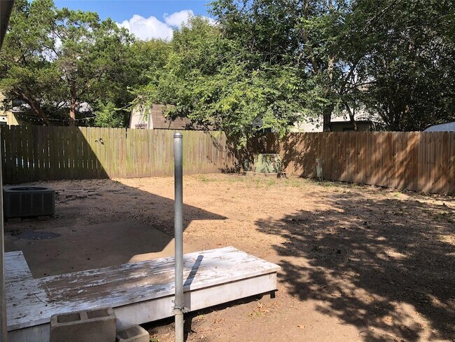 Photo - 718 Decker Prairie Dr