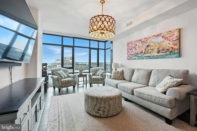 Building Photo - 70 N St SE Unit 913