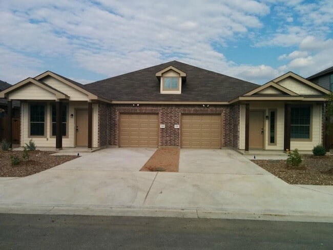 Building Photo - 155 Creekside Villa Dr