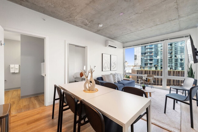 Photo - 853 W Blackhawk St Unit SI FL6-ID1466135P