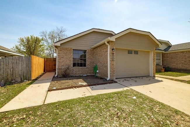Photo - 820 Mica Ln