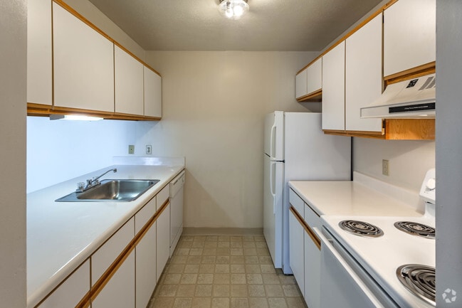 2 BR, 1 BA - 950 SF - Prentis Estates Apartments